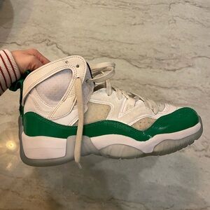 Big Kids Jordan Jumpman Two Trey Basketball Shoes